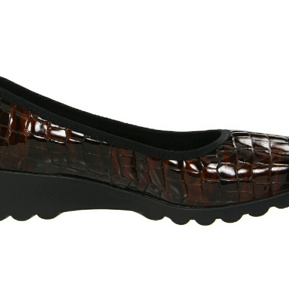 COPY - Joseph Siebel brown patent croc leather fl…